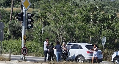 Manavgat'ta kırmızı ışıkta otomobil ile kamyonet çarpıştı: 3 yaralı