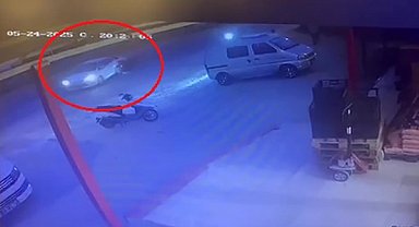 Manavgat'ta motosiklet otomobile çarptı: 1 yaralı