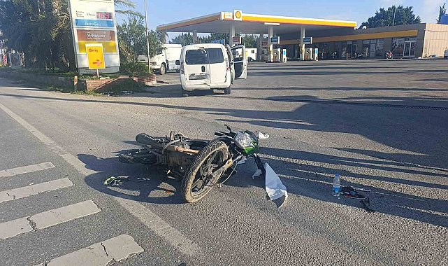 Manavgat'ta ticari araca arkadan çarpan motosiklet sürücüsü yaralandı