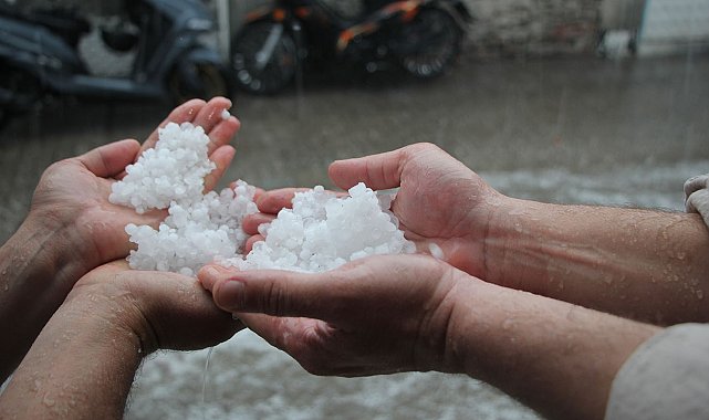 Manisa'da dolu yağışı etkili oldu
