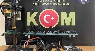 Manisa'da ruhsatsız silah operasyonu