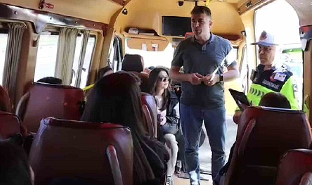 Manisa'da sivil jandarma yolcu gibi otobüse binerek denetleme yaptı