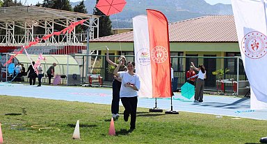 Manisa'da Uçurtma Şenliğinde özel bireyler ve gençler gökyüzüyle buluştu