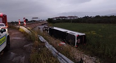 Manisa'da yolcu otobüsü şarampole yuvarlandı: 10 yaralı