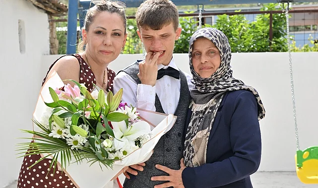 Manisa'da Anneler Günü'nde mutlu eden destek
