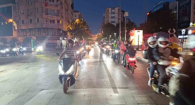 Manisalı motorculardan 19 Mayıs korteji