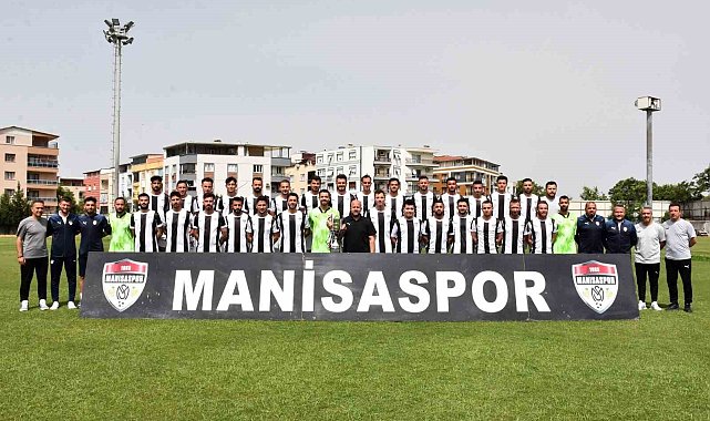 Manisaspor, şampiyonluk kupasını kaldırdı