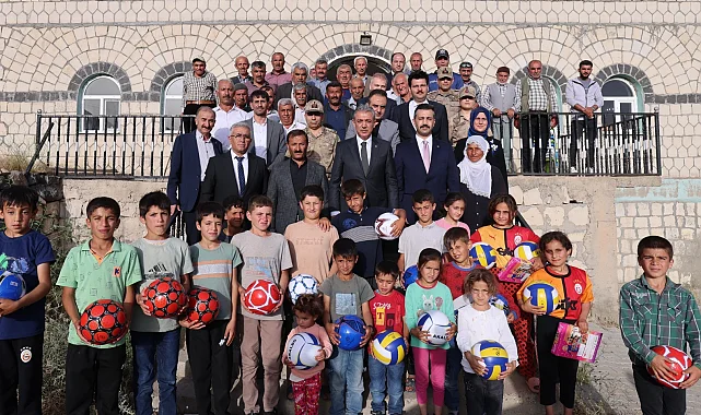 Mardin Valisi Akkoyun Mazıdağı'nda vatandaşlarla buluştu
