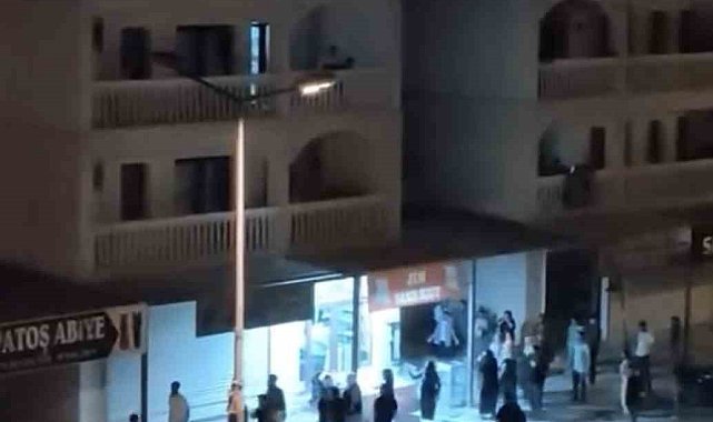 Mardin'de arbedede market önündeki dolabın devrildiği anlar kamerada