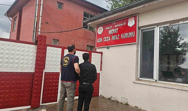Mardin'de cezaevi firarisi düğün salonunda saz çalarken yakalandı