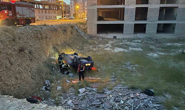 Mardin'de devrilen otomobilin sürücüsü yaralandı