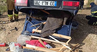 Mardin'de otomobil takla attı: 3 yaşındaki çocuk hayatını kaybetti, anne ve babası yaralandı