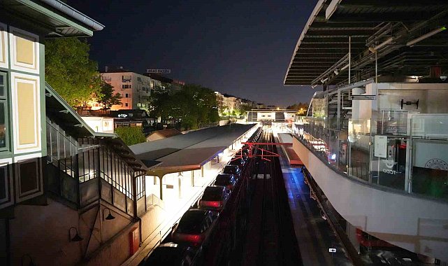 Marmaray hattından geçen araçların gece yolculuğu havadan görüntülendi