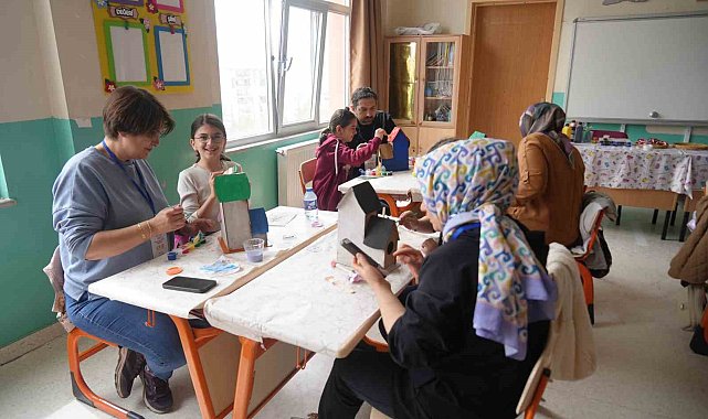 MEB'in 'Ailemle Eğitim Yolculuğum' projesiyle veliler ve öğrenciler atölyede buluştu