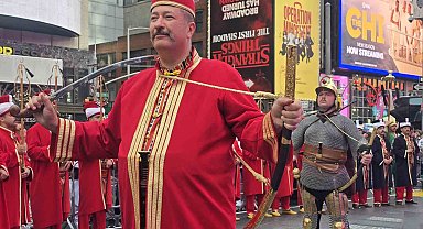 Mehteran Birliği'nden Times Meydanı'nda görkemli konser