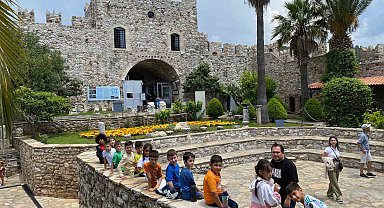 Menteşeli çocuklar tarihi resmetti