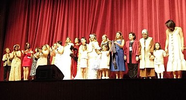 Merkezefendi Halk Eğitim aile defilesi ve türkü şöleniyle mest etti