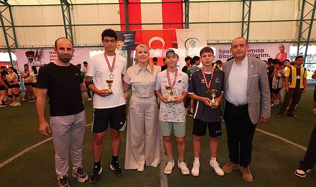 Merkezefendi turnuvalarında dereceye giren genç sporculara ödülleri takdim edildi