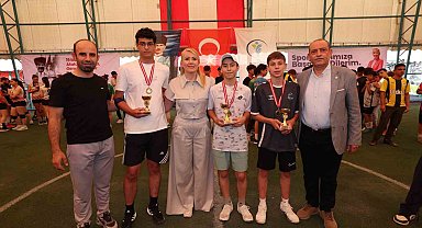Merkezefendi turnuvalarında dereceye giren genç sporculara ödülleri takdim edildi