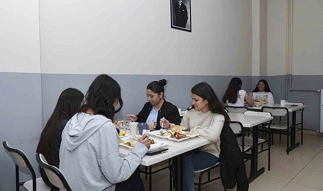 Mersin Büyükşehir Belediyesinden Gülnar'da eğitim hayatına destek