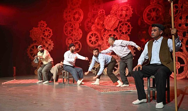 Mersin Şehir Tiyatrosu 'Misafir' oyununu Gülnar'da sahneledi