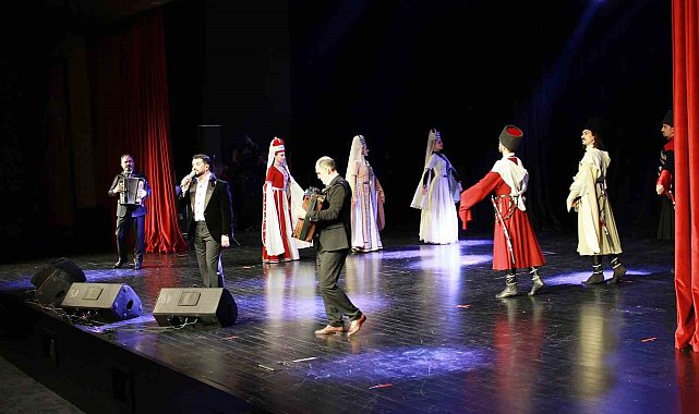 Mersin'de Çerkes müziği ve dansı rüzgarı esti