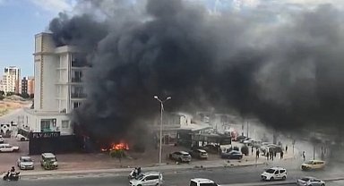 Mersin'de korkutan yangın: Patlama sesleri ile alevler yükseldi