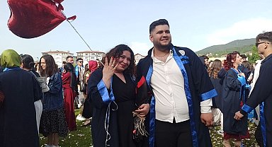 Mezuniyet töreninde evlilik teklifi sürprizi