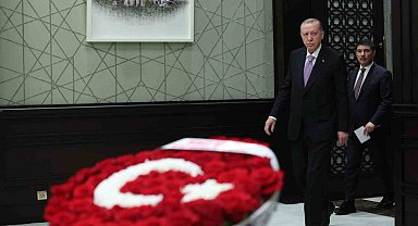 MHP Lideri Bahçeli'den Kabine'ye Türk bayraklı çiçek