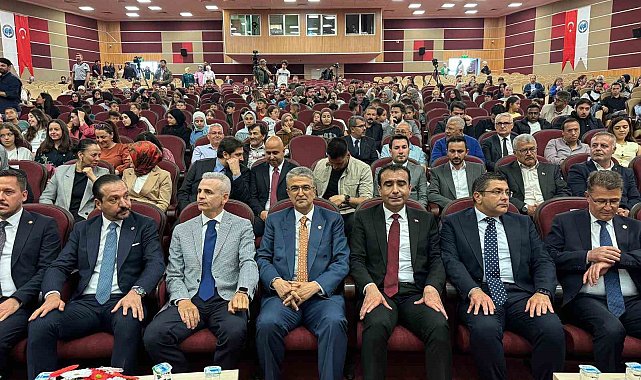 Milletvekili Aydın, Kızıl Elma Türkçe Ödül törenine katıldı