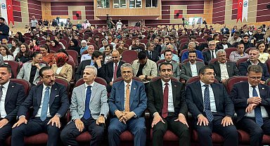 Milletvekili Aydın, Kızıl Elma Türkçe Ödül törenine katıldı