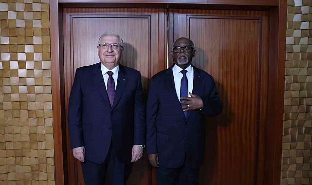 Milli Savunma Bakanı Güler Kamerun'da