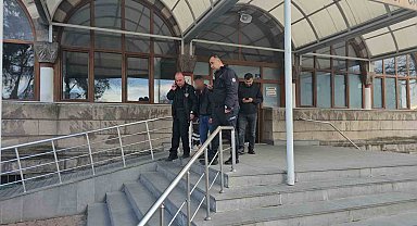 Minareden intihar girişimini polis engelledi