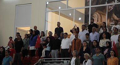 Minik yüzücülerden unutulmaz gösteri