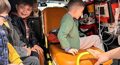 Minikler, ambulanslar ve tıbbi cihazları keşfetti