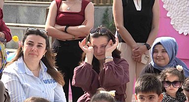 Miniklerden duygusal Anneler Günü kutlaması