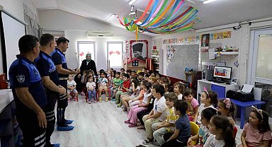 Miniklere trafikte uyulması gereken kuralları öğrettiler