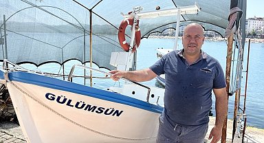 Mobilya ustası, 'gülümsün' ismini verdiği kayığı ile çocukluk hevesini gideriyor