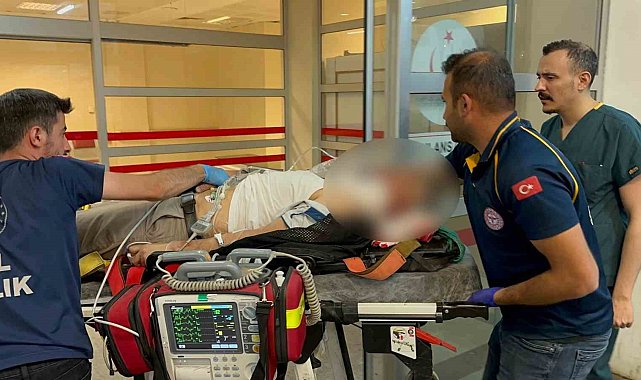 Motosiklet bariyerlere çarptı: 1 ağır yaralı