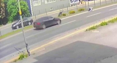 Motosiklet havada takla attı, sürücü metrelerce sürüklendi