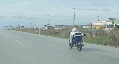 Motosiklet sürücüsü trafik kurallarına meydan okudu