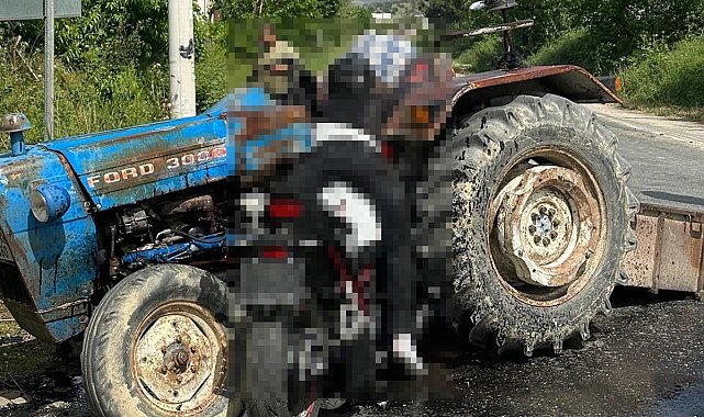 Motosiklet traktöre ok gibi saplandı: 3 ölü