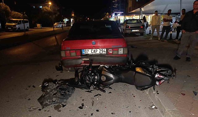 Motosikletli gençlerin ölümle burun buruna geldiği kaza kamerada
