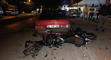 Motosikletli gençlerin ölümle burun buruna geldiği kaza kamerada