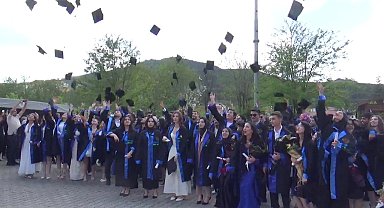 Mudurnu'da 26. dönem mezunları diplomalarını coşkuyla aldı