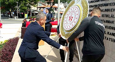 Muğla'da 19 Mayıs Haftası çelenk sunumuyla başladı