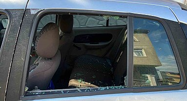 Muhtarın otomobiline saldırdılar