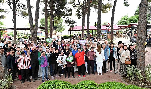 Muratpaşa'da Engelsiz Kafe 10'uncu yılını kutladı
