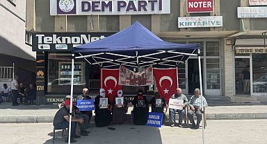 Muş'ta evlat nöbetini sürdüren aileler, terörsüz Türkiye sürecinden umutlu
