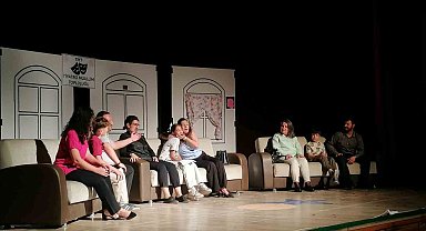 Mut'ta "Gülelim Güldürelim" Tiyatro oyunu büyük beğeni topladı